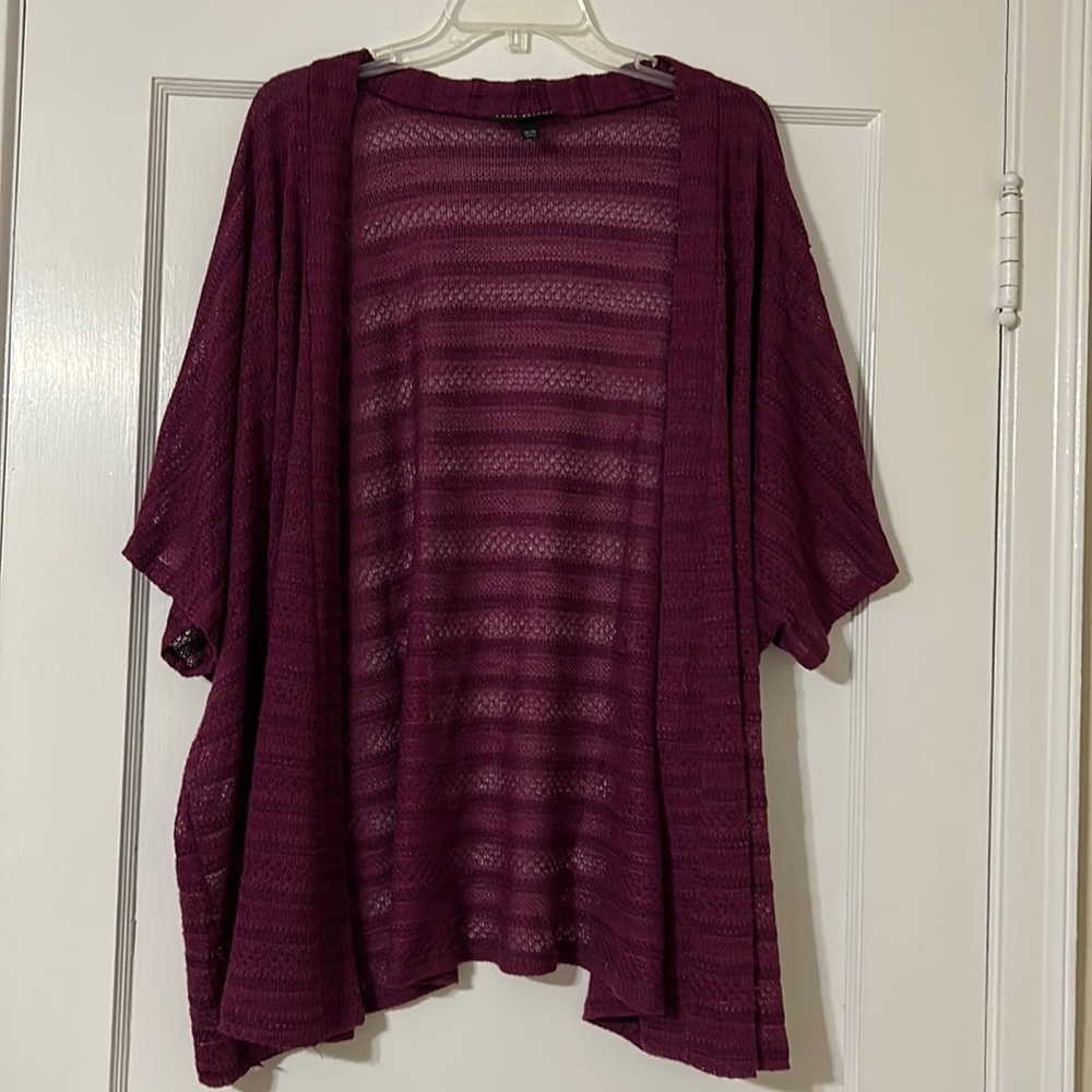 Size 18/20 fuschia overlay.  Light and great, rich color!